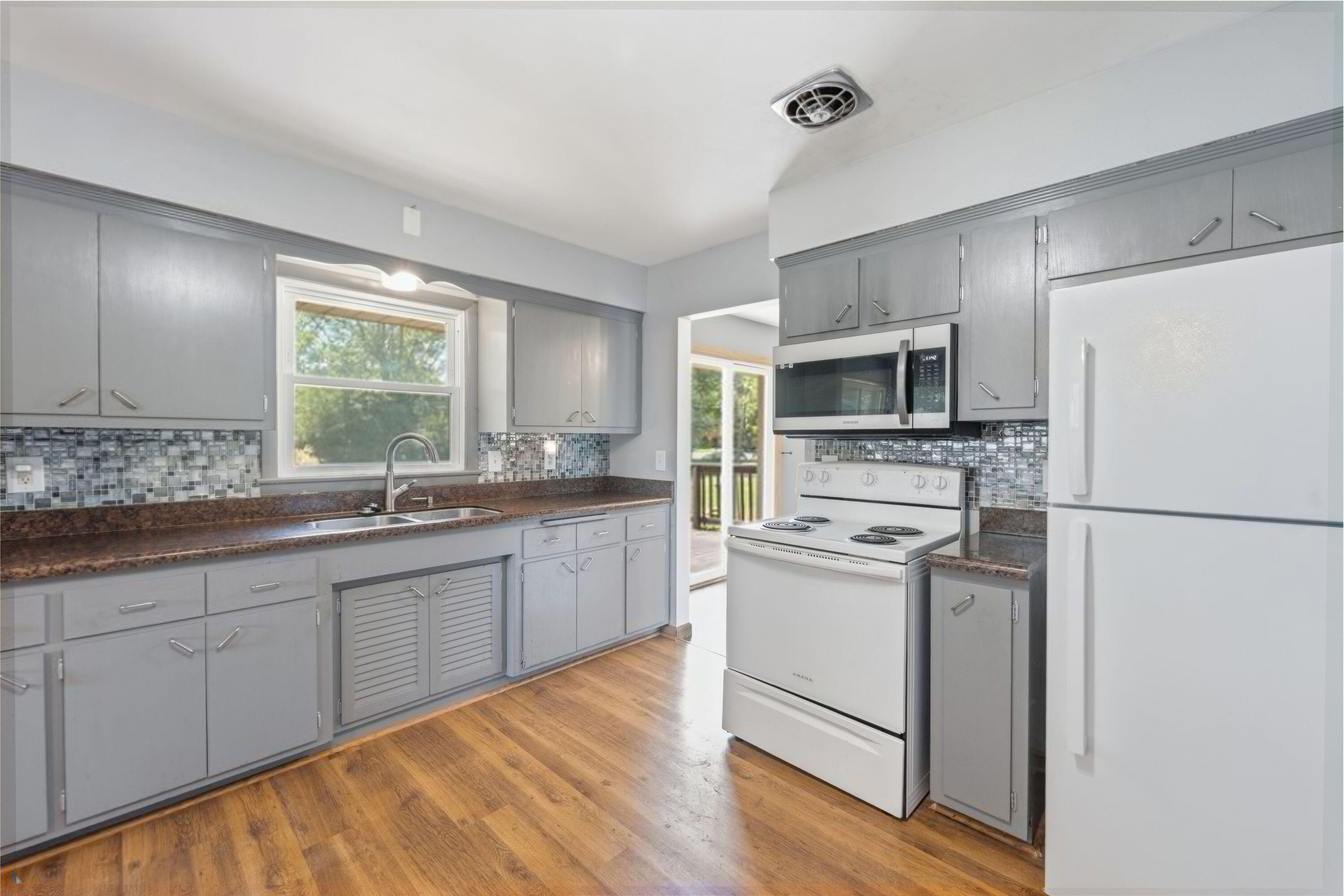 11801 West Appleton Avenue Milwaukee, WI 53224 - Photo 7 of 26 Kitchen v1