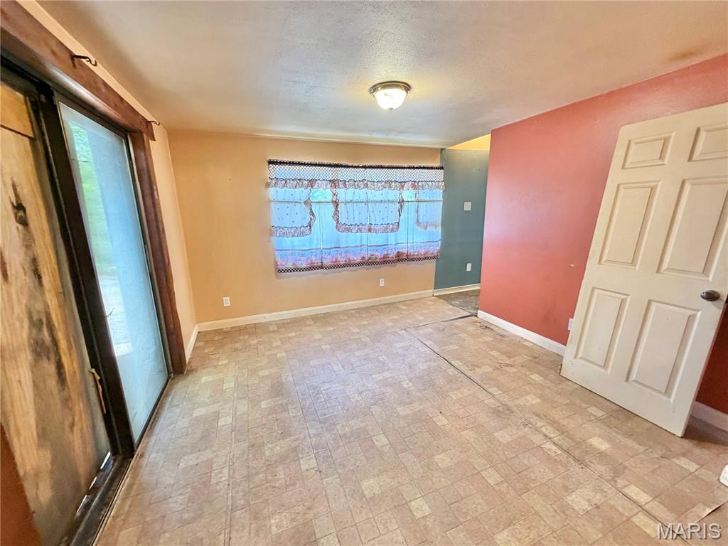 1908 Main Drive High Ridge, MO 63049 - Photo 5 of 14