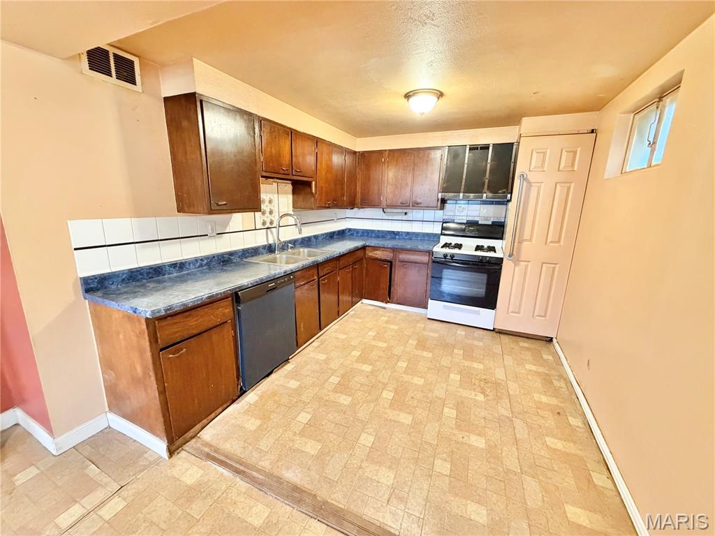 1908 Main Drive High Ridge, MO 63049 - Photo 6 of 14