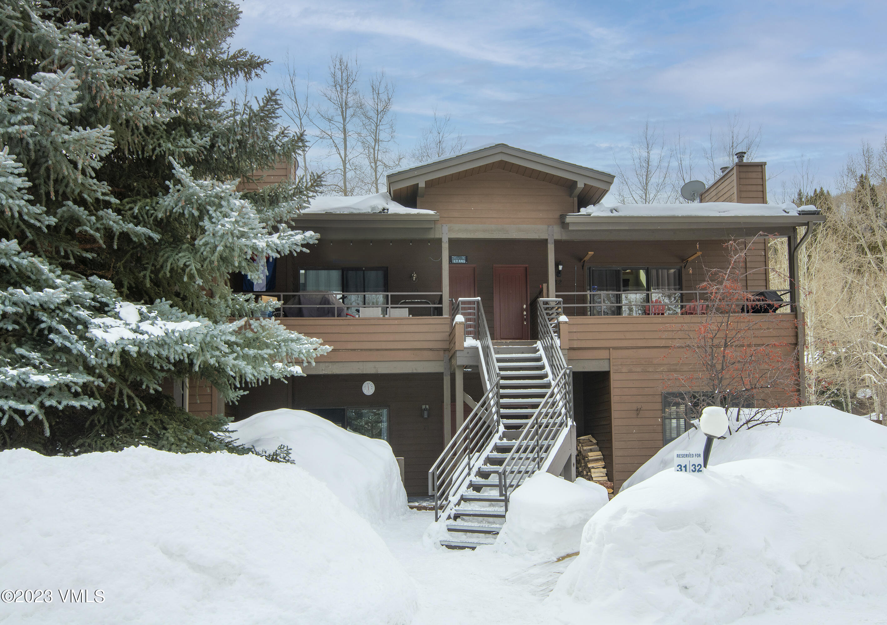 280 Gopher Road, Unit E29 Eagle-Vail, CO 81620 - Photo 22 of 22 a view of a patio with table and chairs under an umbrella