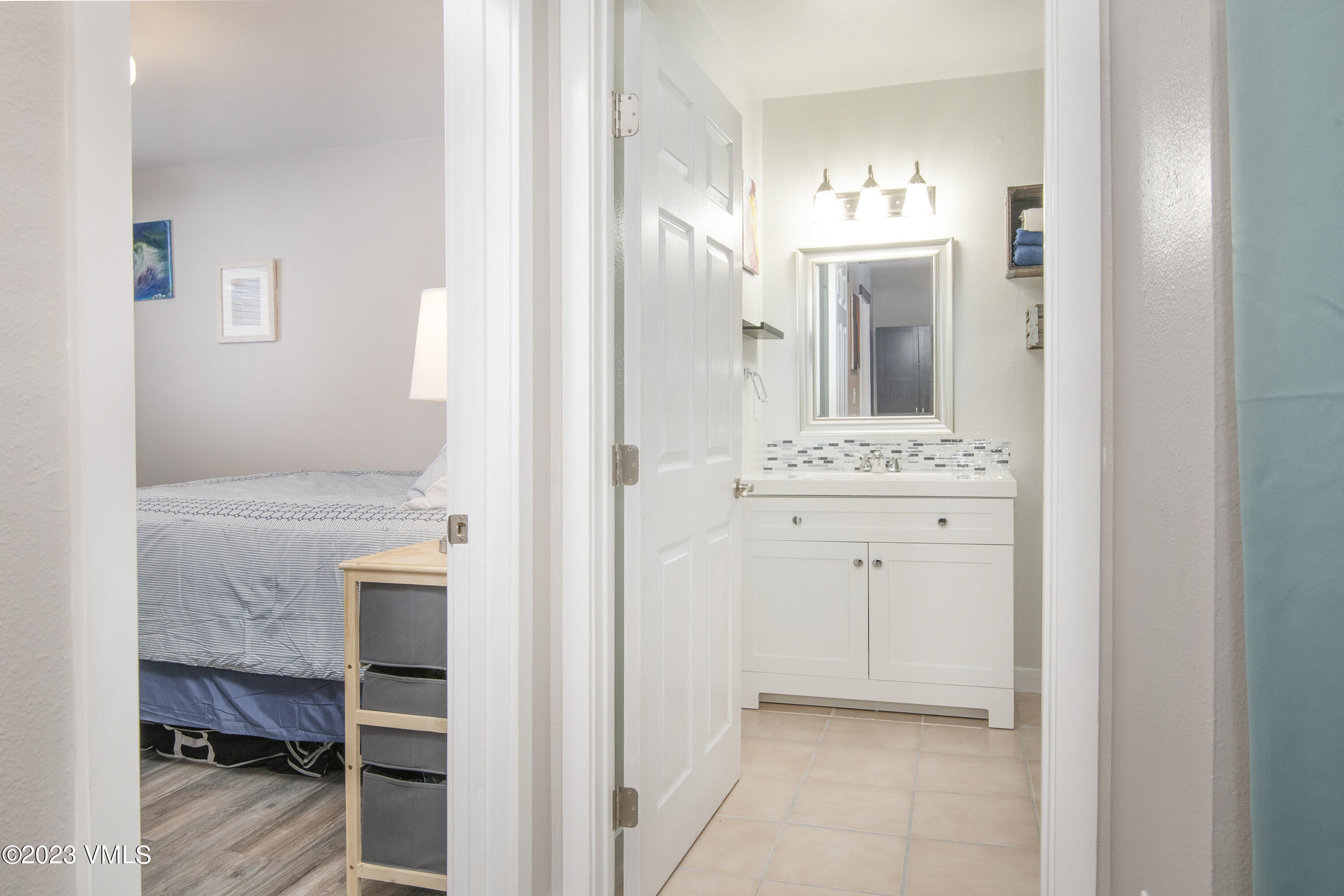 280 Gopher Road, Unit E29 Eagle-Vail, CO 81620 - Photo 10 of 22 a bathroom with a sink and a mirror
