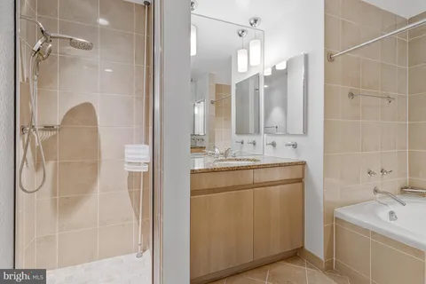 $1,350,000 | 675 E Street Northwest, Unit 900, Washington, DC 20004