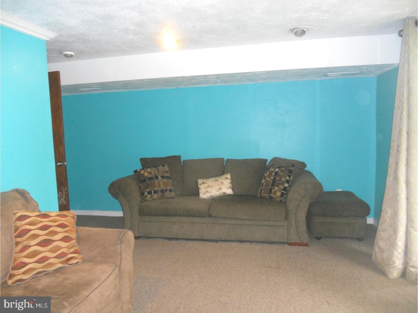 817 Selmer Road Philadelphia, PA 19116 - Photo 14 of 19 Family Room