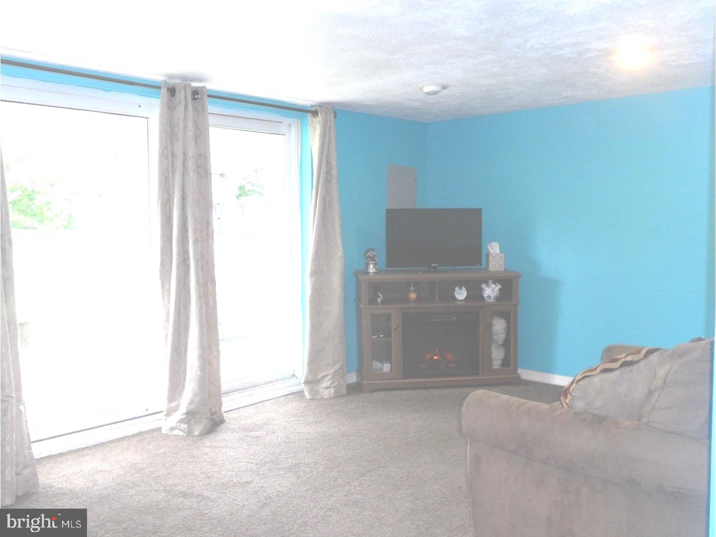 817 Selmer Road Philadelphia, PA 19116 - Photo 15 of 19 Family Room