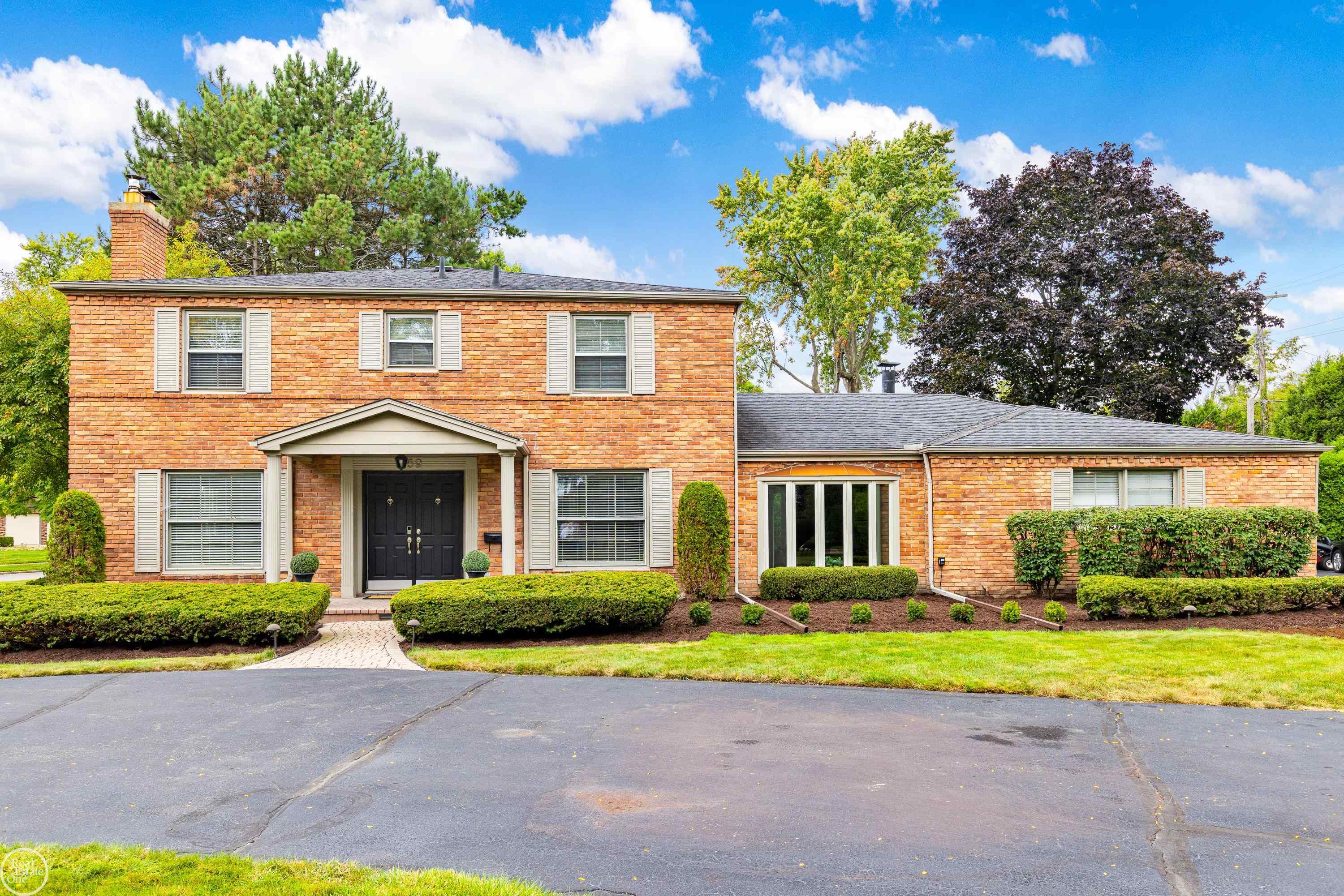 869 Lake Shore Road Grosse Pointe, MI 48236 - Photo 2 of 49 50123696-1.JPG