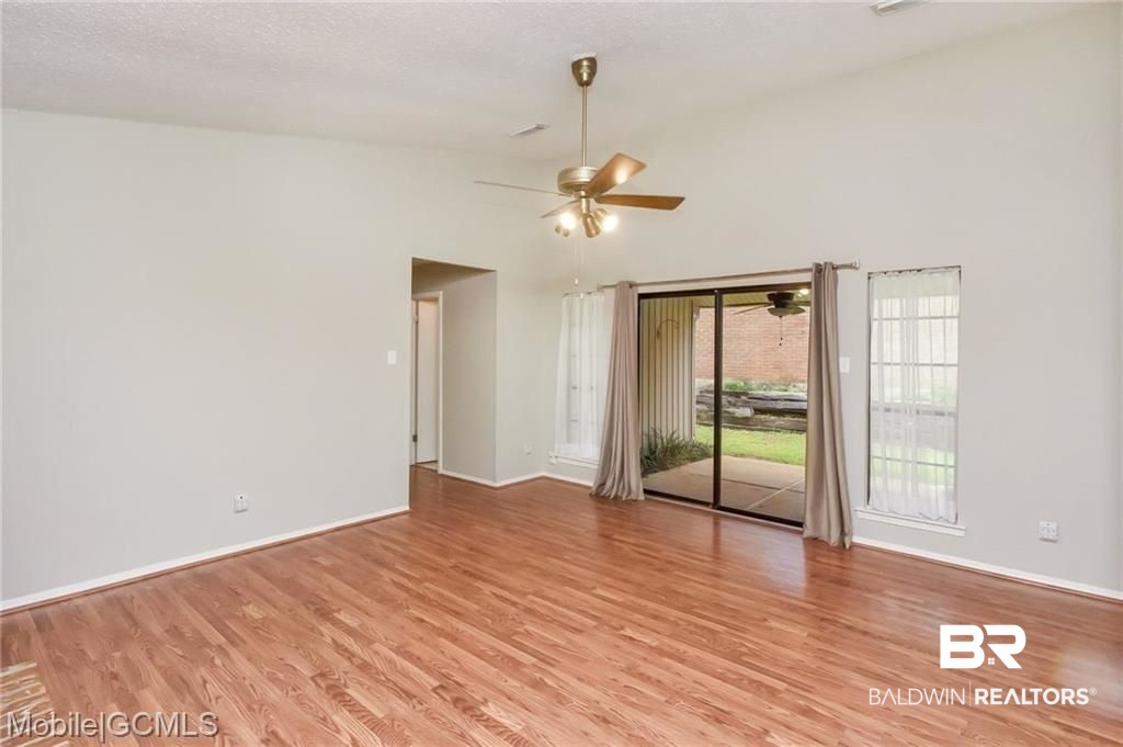 5736 Green Tree Road Mobile, AL 36609 - Photo 4 of 32