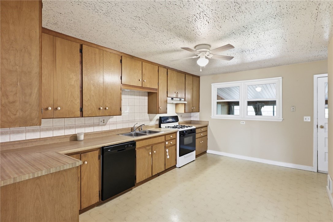 703-705 Holt Road Webster, NY 14580 - Photo 20 of 33