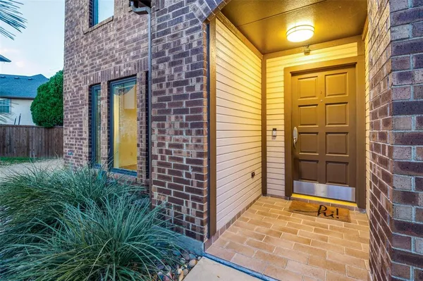 a view of entrance door of the house
