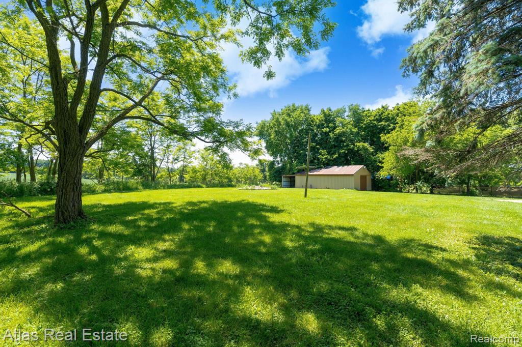 9450 Hogan Road Fenton, MI 48430 - Photo 5 of 36