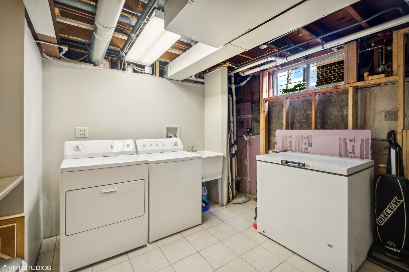 7962 Beckwith Road Morton Grove, IL 60053 - Photo 20 of 30 a utility room with dryer and washer