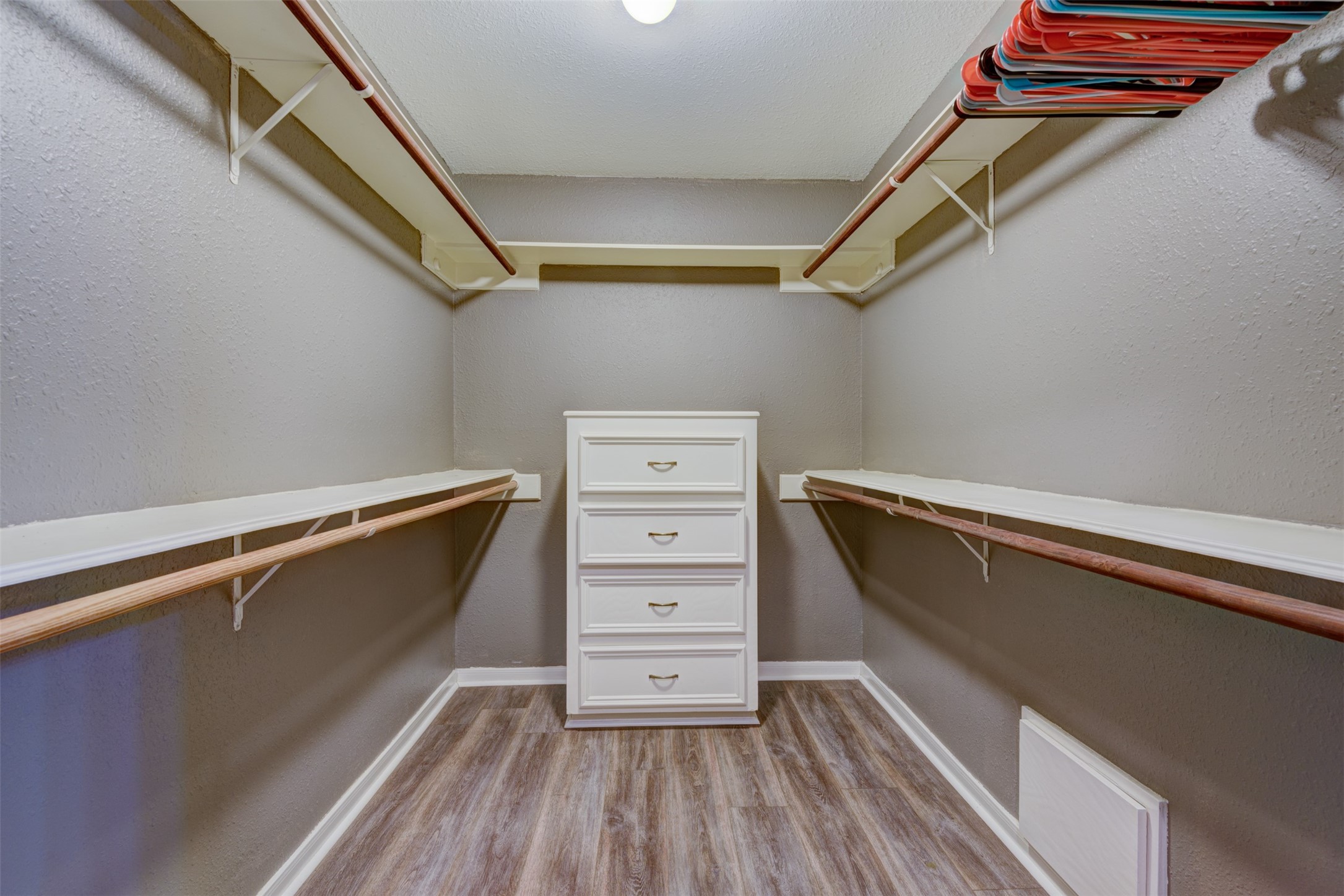 6502 Inverness Way Pasadena, TX 77505 - Photo 18 of 31 Primary closet