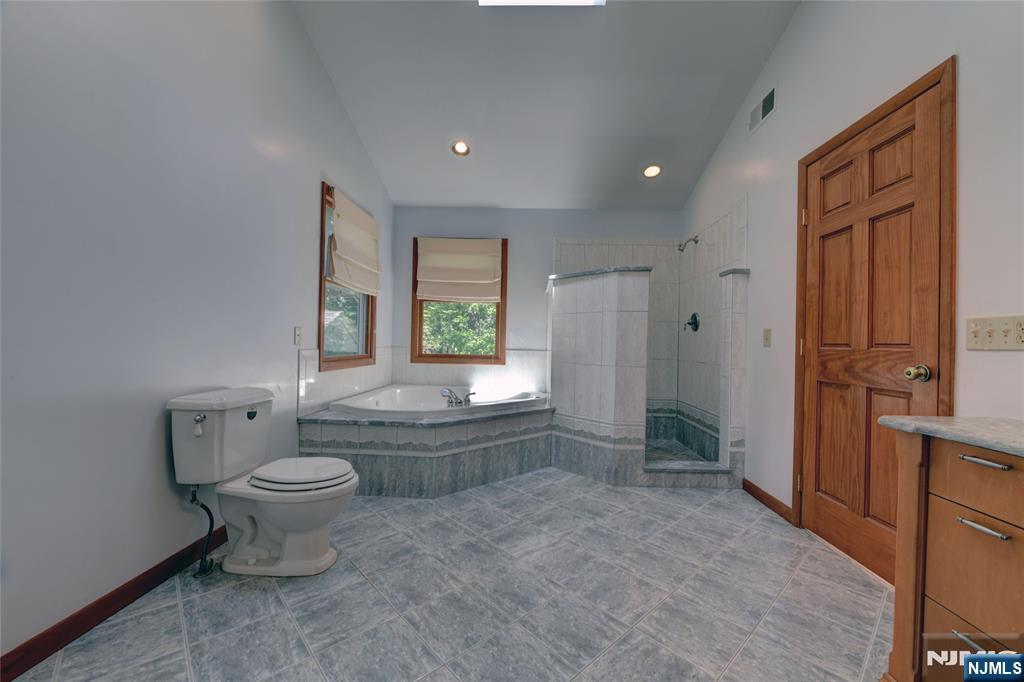 34 Knoll Road Wayne, NJ 07470 - Photo 35 of 50