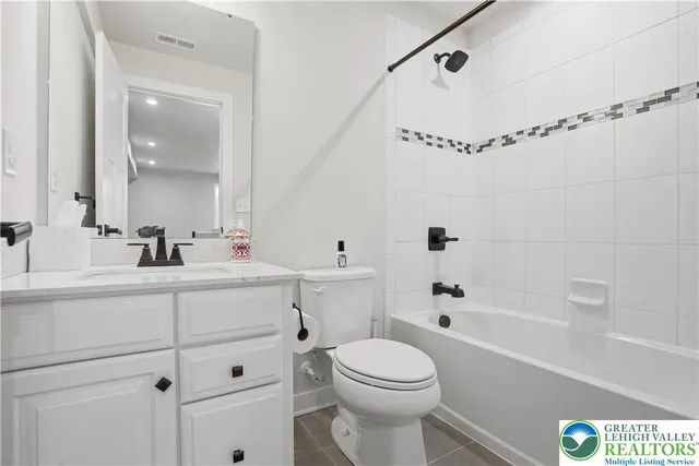 $678,888 | 2120 Emanuel Court, Easton, PA 18045