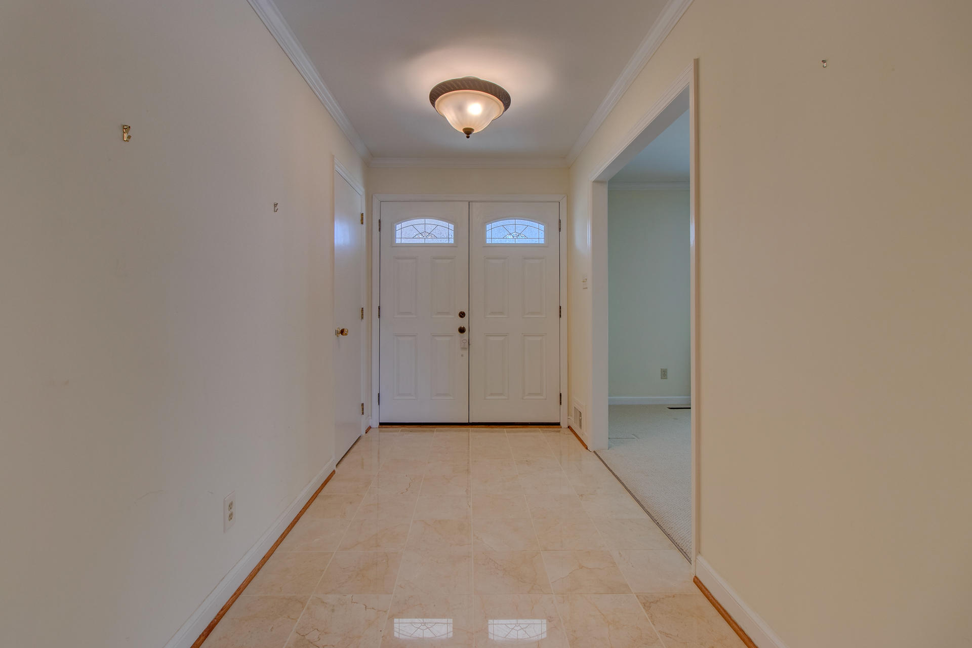 5123 Falcon Ridge Road Roanoke, VA 24018 - Photo 2 of 32 an empty room with closet and mirror