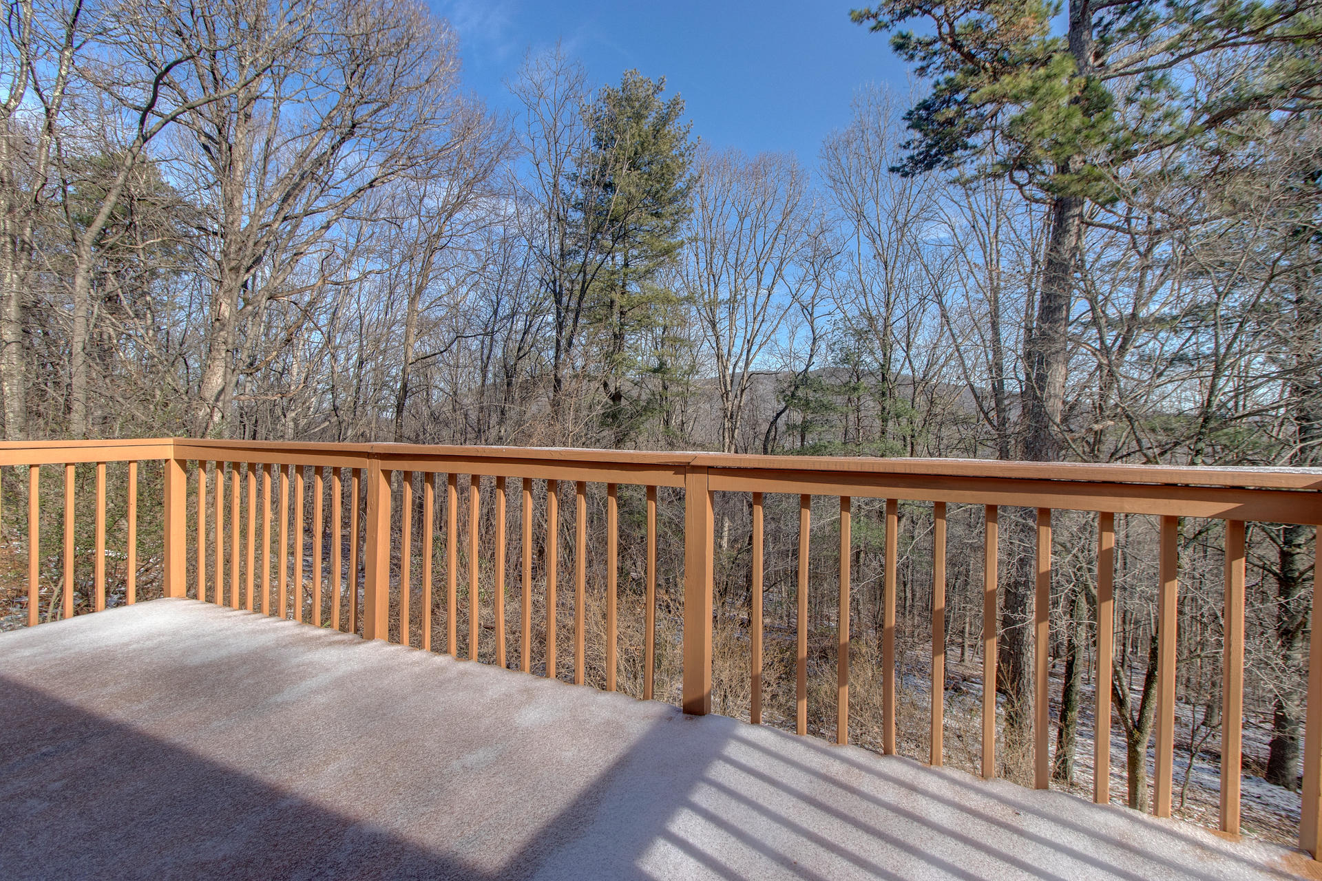 5123 Falcon Ridge Road Roanoke, VA 24018 - Photo 14 of 32 a balcony with wooden floor and fence