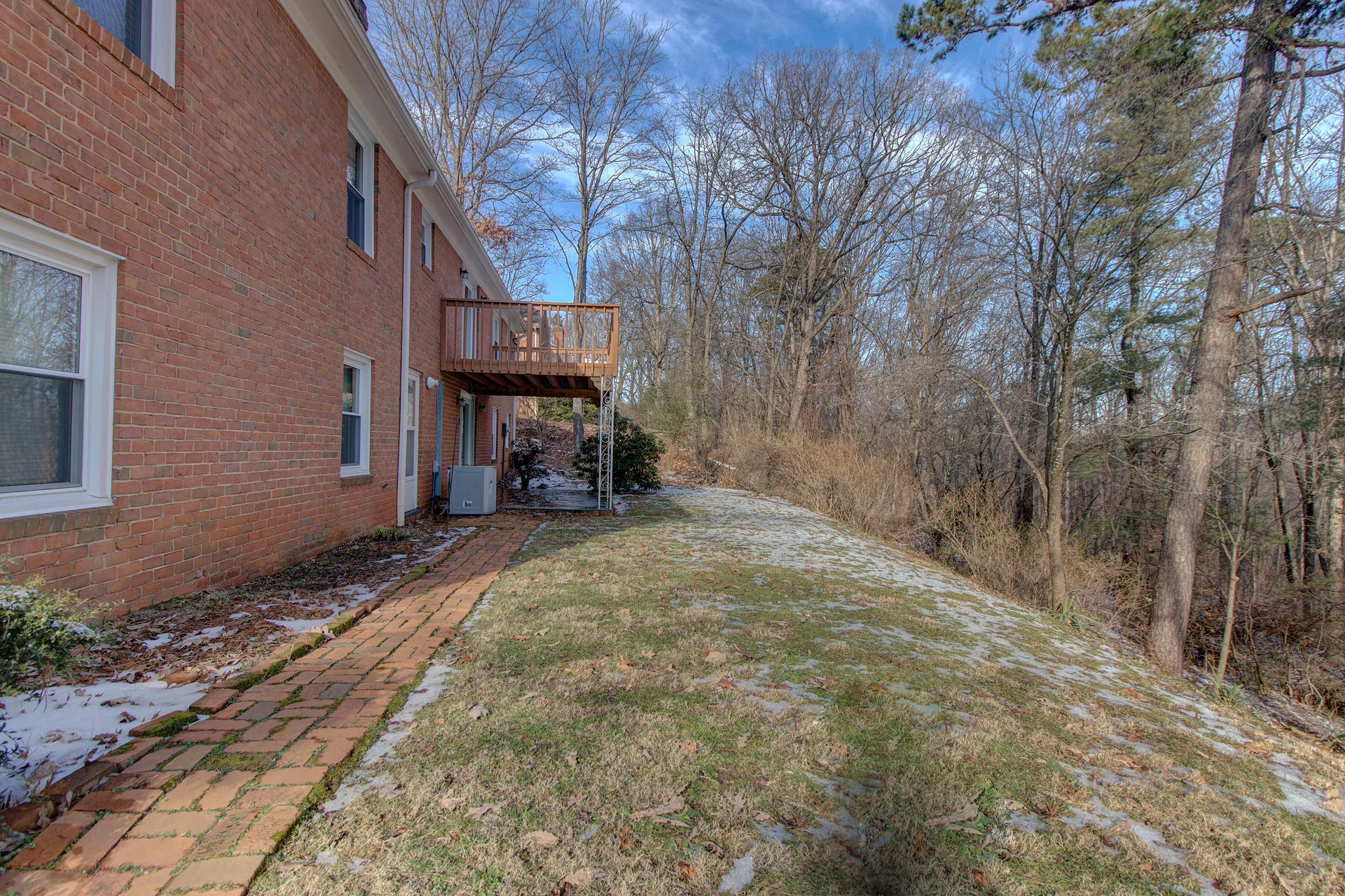 5123 Falcon Ridge Road Roanoke, VA 24018 - Photo 32 of 32 a view of a backyard with sitting area