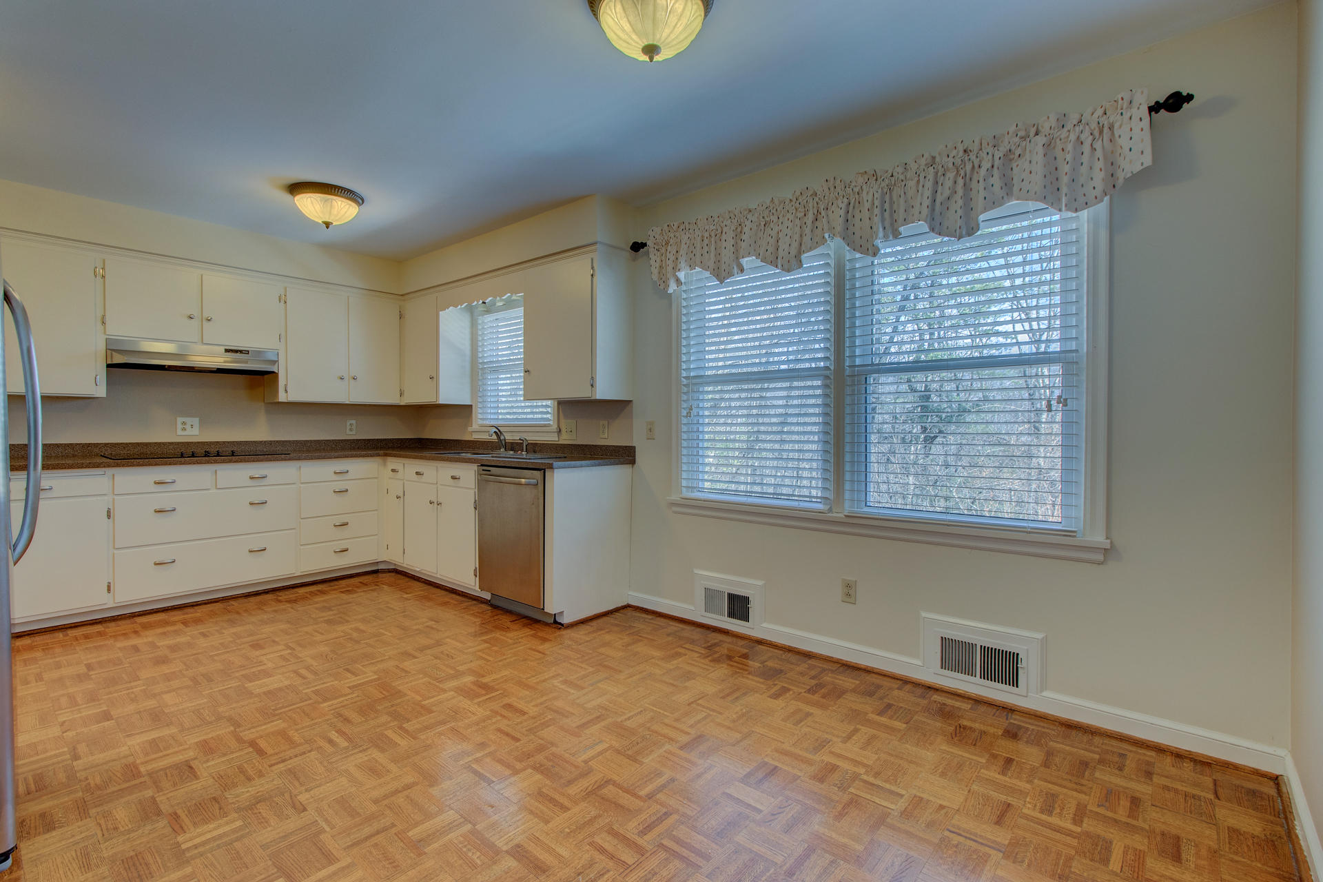 5123 Falcon Ridge Road Roanoke, VA 24018 - Photo 6 of 32 a kitchen with granite countertop a sink cabinets and window