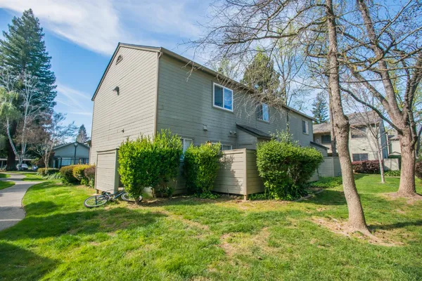 $245,000 | 9141 Newhall Drive, Unit 60, Sacramento, CA 95826