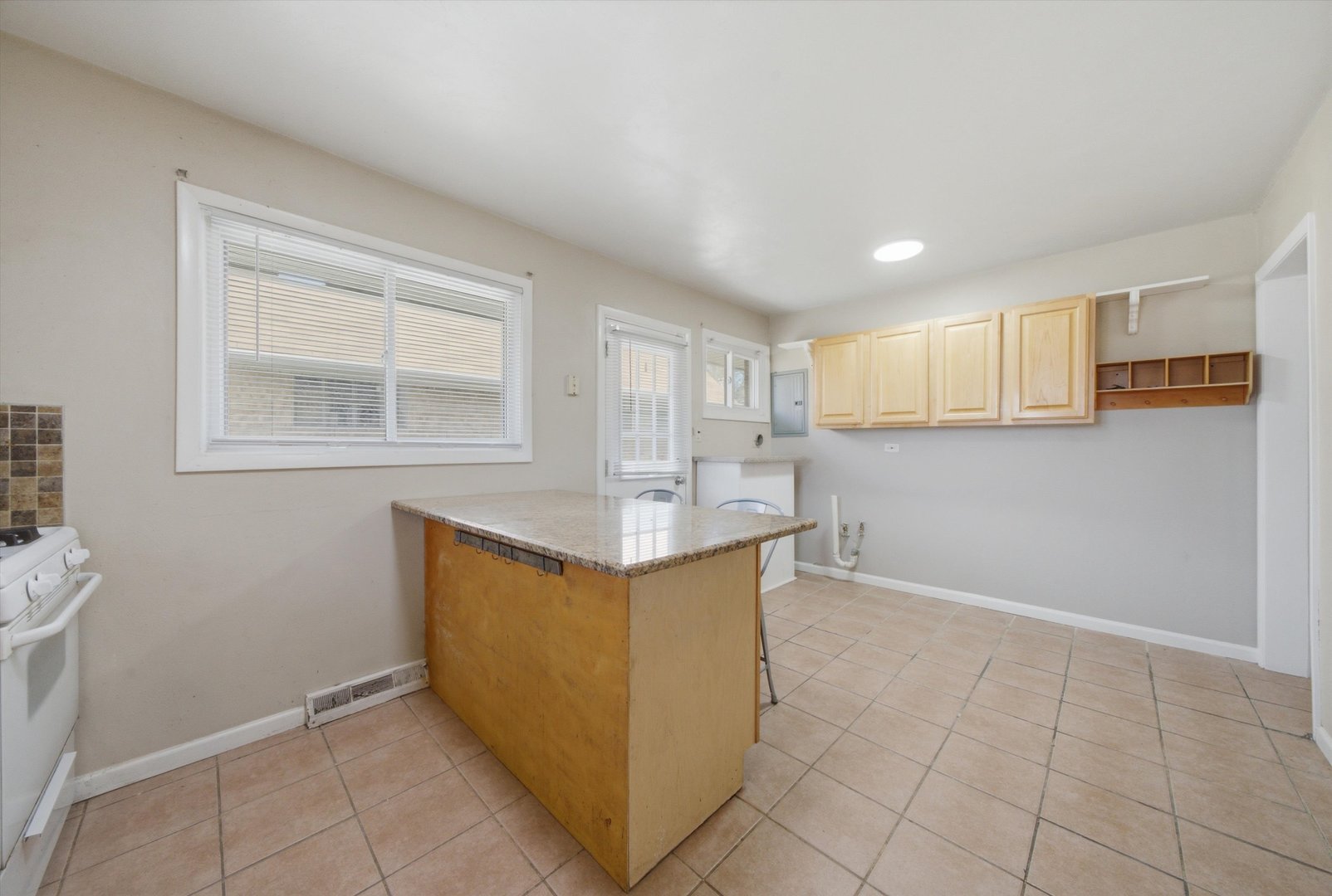 8404 45th Street Lyons, IL 60534 - Photo 13 of 26