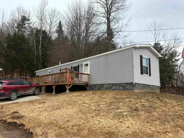 $158,700 | 14 Hilltop Manor Mobile Home Park, Littleton, NH 03561