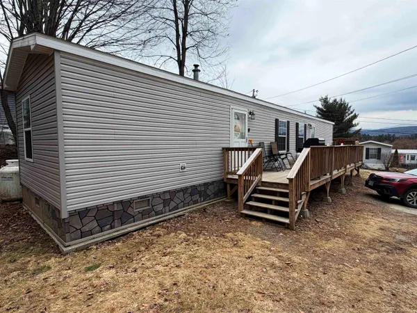 $158,700 | 14 Hilltop Manor Mobile Home Park, Littleton, NH 03561