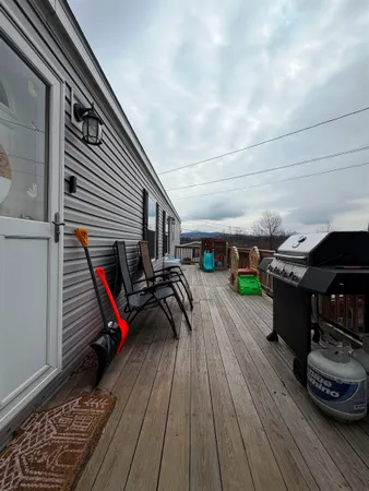 $158,700 | 14 Hilltop Manor Mobile Home Park, Littleton, NH 03561