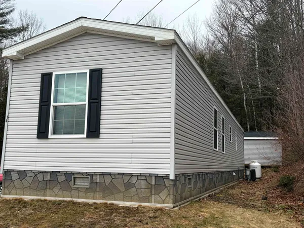 $158,700 | 14 Hilltop Manor Mobile Home Park, Littleton, NH 03561