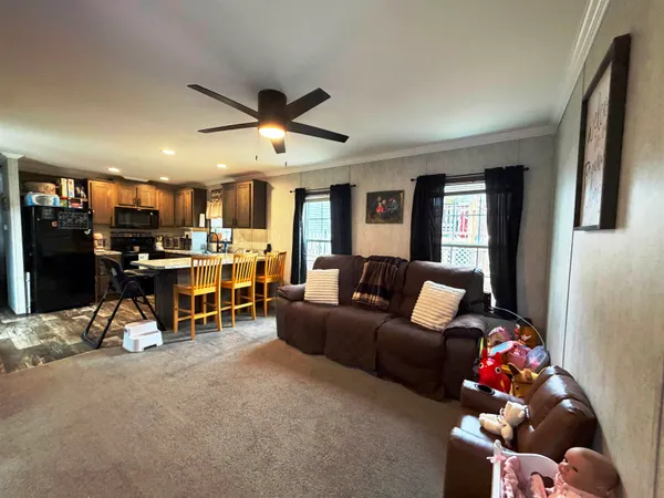 $158,700 | 14 Hilltop Manor Mobile Home Park, Littleton, NH 03561