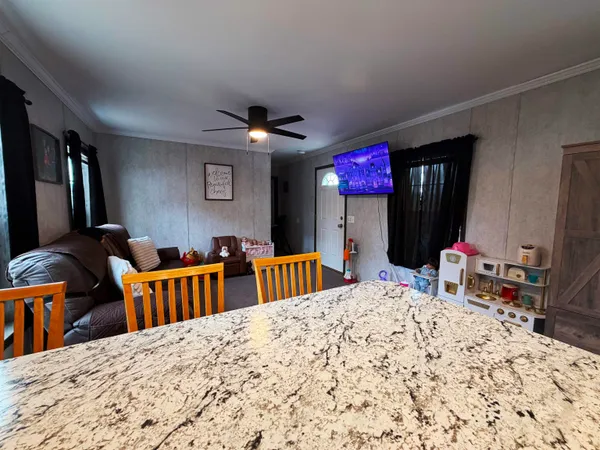 $158,700 | 14 Hilltop Manor Mobile Home Park, Littleton, NH 03561