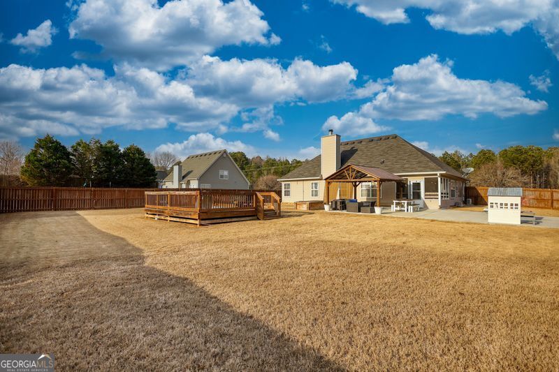 4610 Atlanta Highway Rutledge, GA 30663 - Photo 30 of 32 a front view of a house with a garden