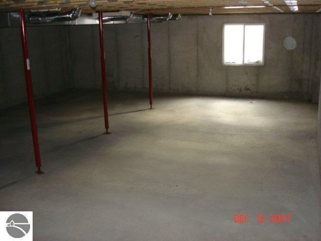 1955 Round Lake Road Interlochen, MI 49643 - Photo 5 of 9 1687041-4.JPG