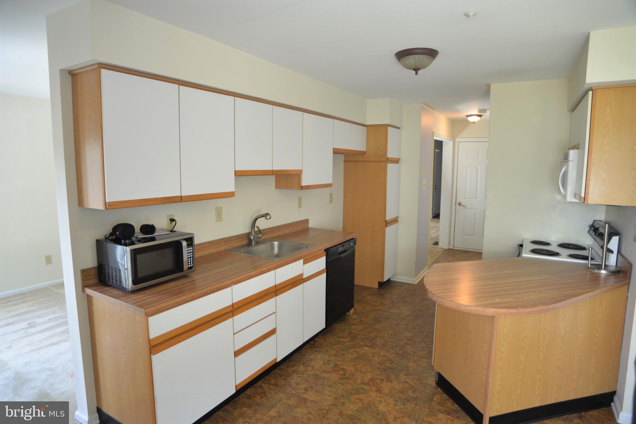 323 Shetland Drive Exton, PA 19341 - Photo 8 of 22 Kitchen