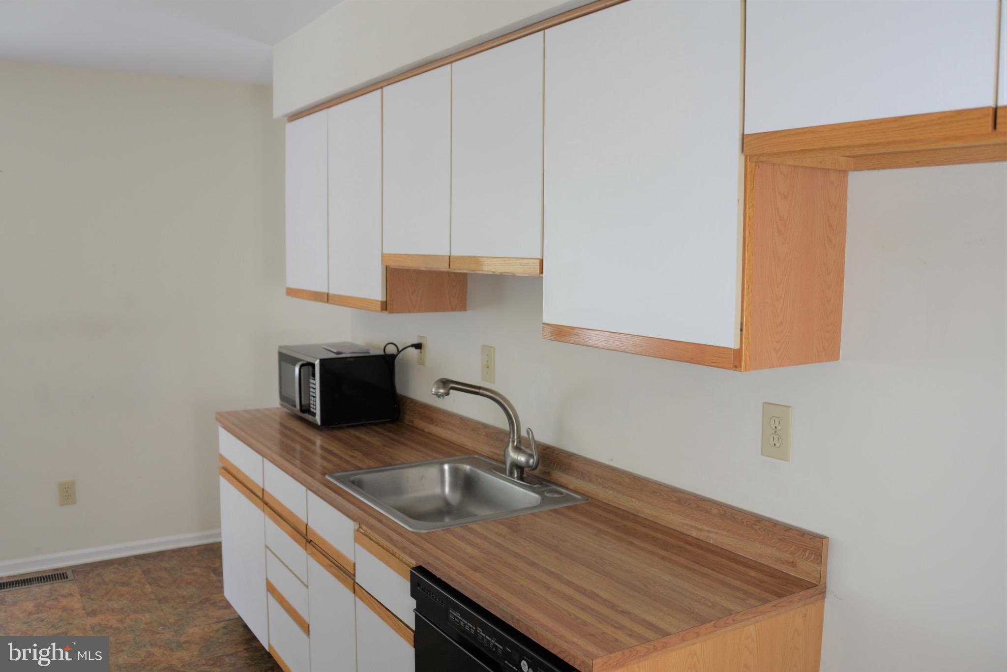 323 Shetland Drive Exton, PA 19341 - Photo 9 of 22 Kitchen