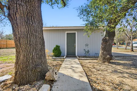 $300,000 | 202 Forest Street, Georgetown, TX 78626