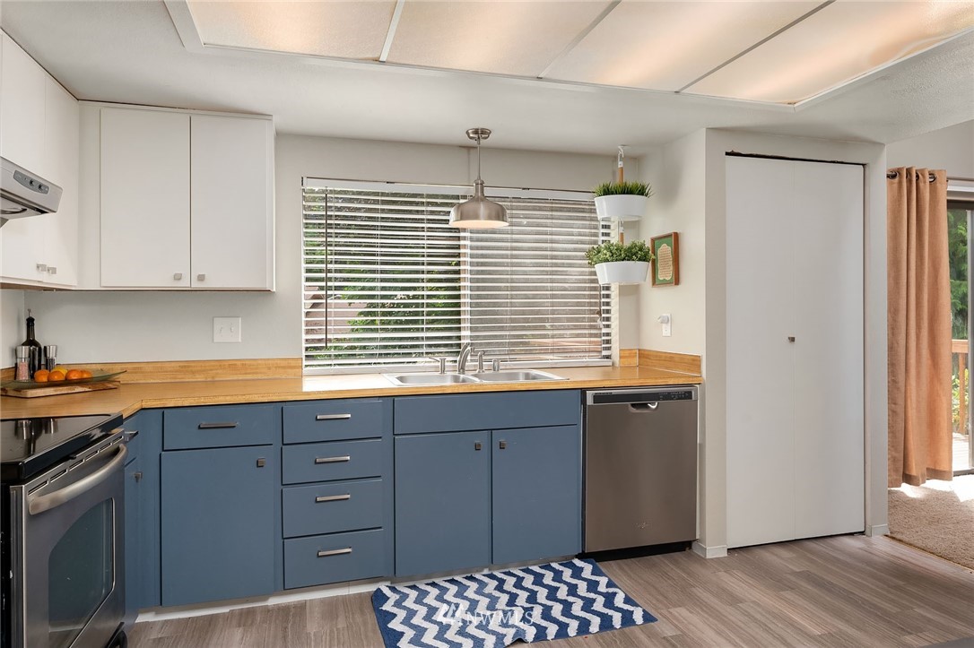 2730 167th Street Southeast Bothell, WA 98012 - Photo 9 of 25