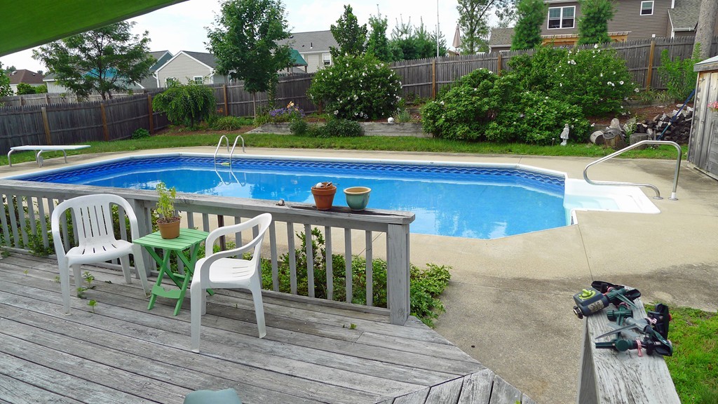 40 Wayside Street Springfield, MA 01118 - Photo 30 of 30 a view of a chairs and table in patio