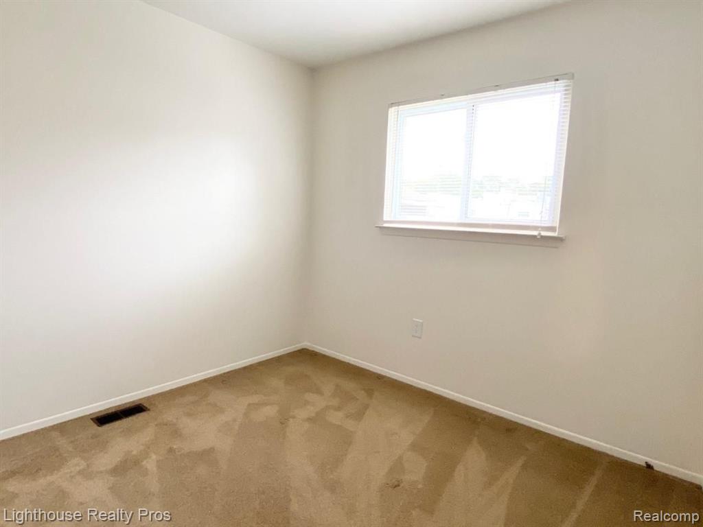 2656 Kenmore Road Berkley, MI 48072 - Photo 12 of 26