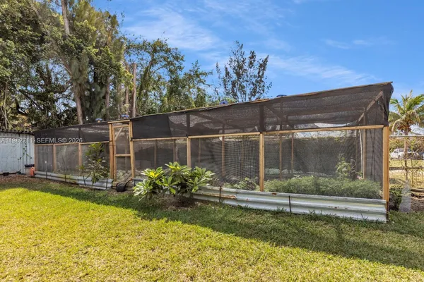 a view of yard with tree