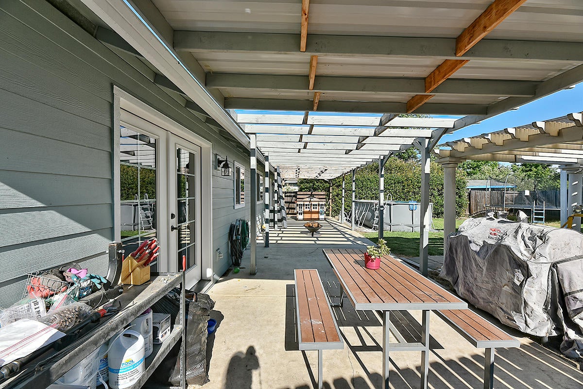 2812 Table Rock Road Medford, OR 97501 - Photo 18 of 24 15