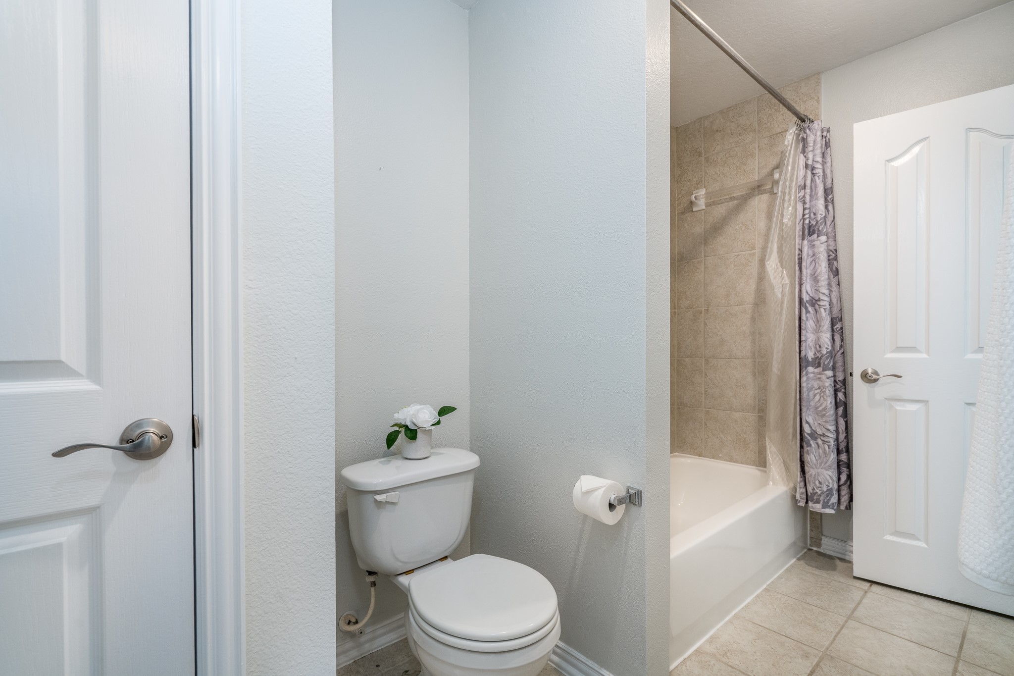 5914 Oakmoss Trail Spring, TX 77379 - Photo 29 of 50 The Hollywood bathroom offers a convenient shared design.