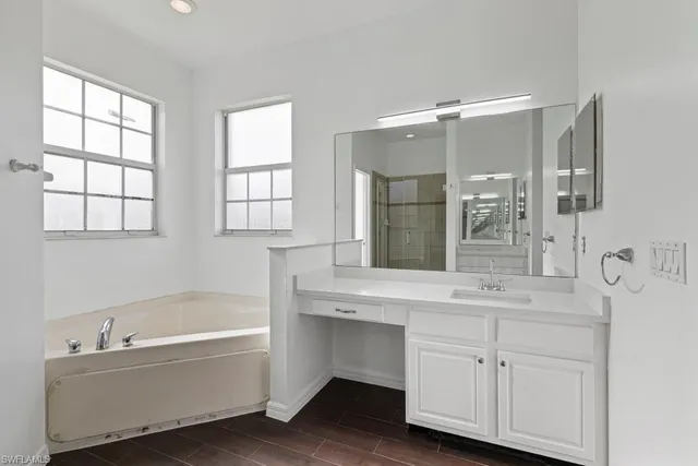 $3,695 | Undisclosed Address, Naples, FL 34120