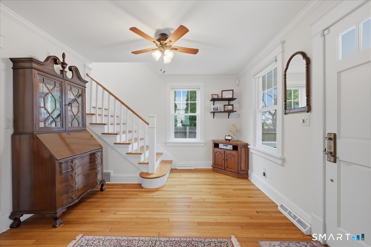 51 Ocean View Avenue Groton, CT 06355 - Photo 13 of 38