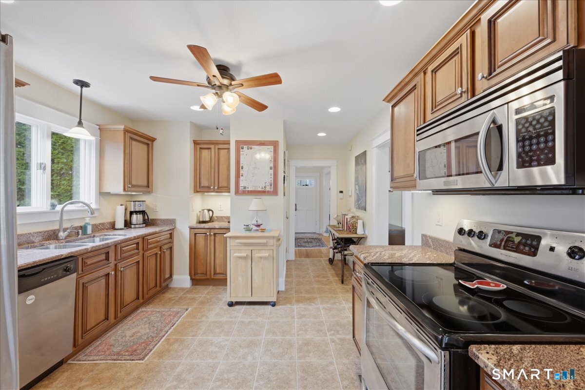 51 Ocean View Avenue Groton, CT 06355 - Photo 23 of 38