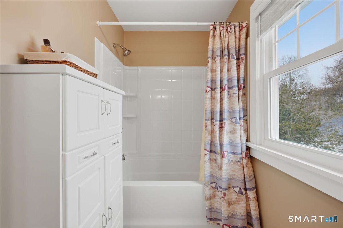 51 Ocean View Avenue Groton, CT 06355 - Photo 27 of 38