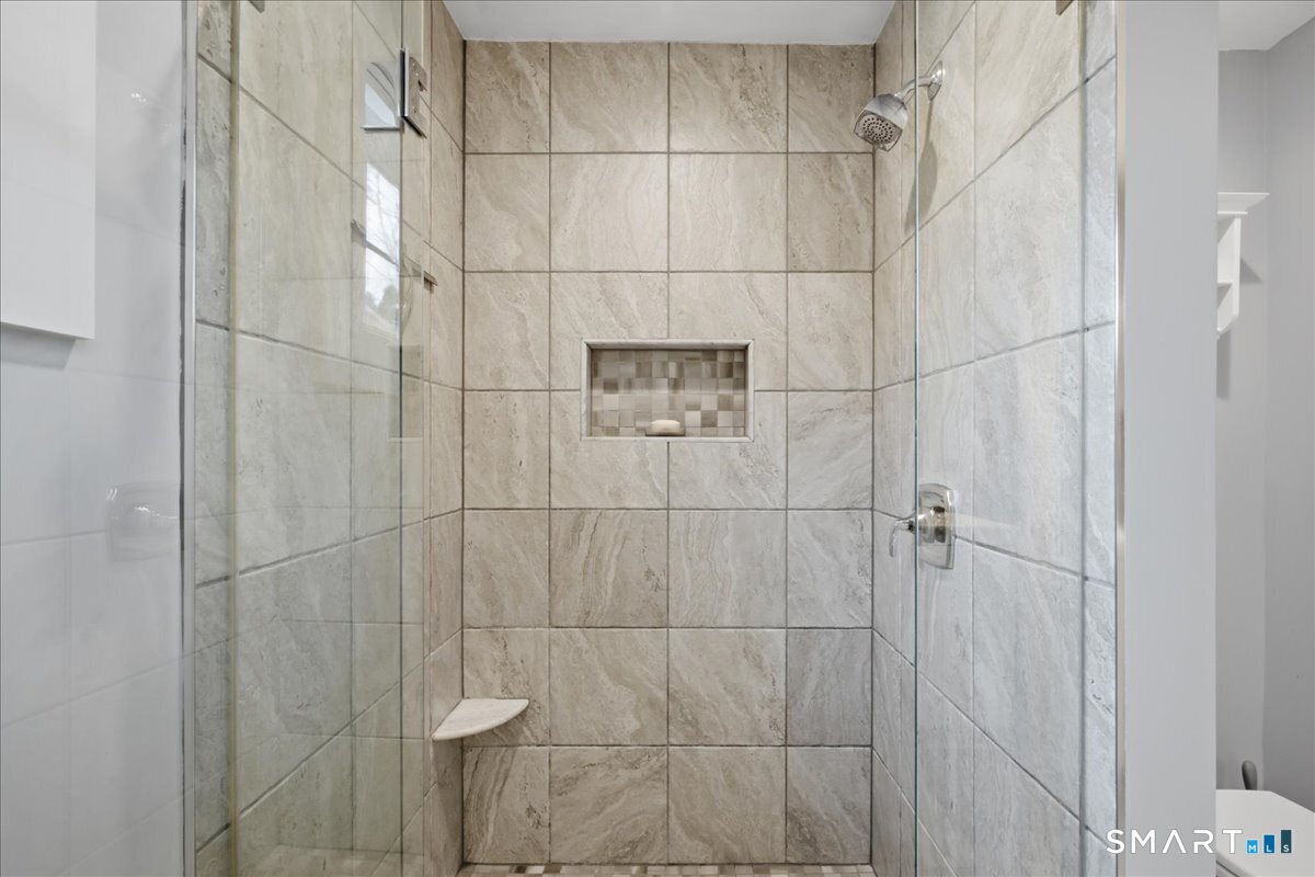 51 Ocean View Avenue Groton, CT 06355 - Photo 35 of 38