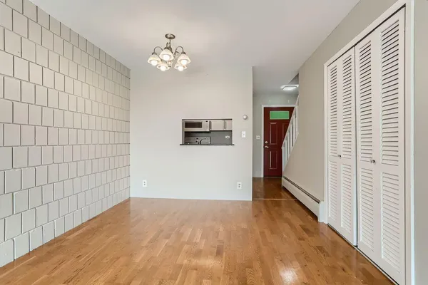 $1,725 | 380 Ramsey Street, Unit 6B, St. Paul, MN 55102