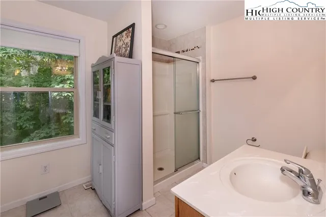 $699,500 | 914 Balsam Drive, Newland, NC 28657