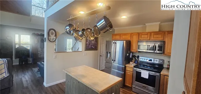 $699,500 | 914 Balsam Drive, Newland, NC 28657