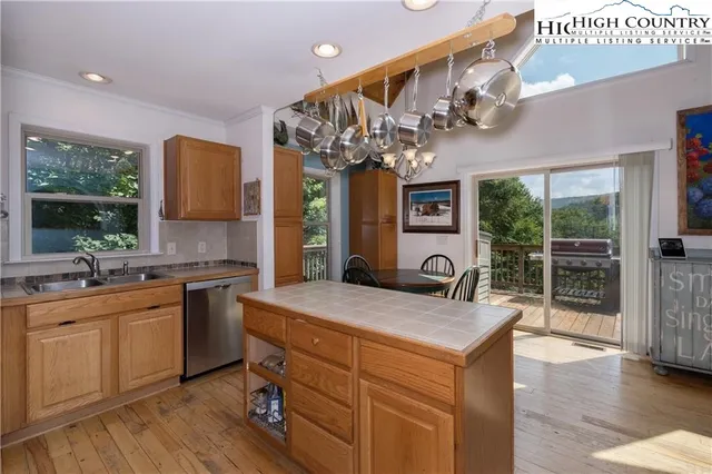 $699,500 | 914 Balsam Drive, Newland, NC 28657