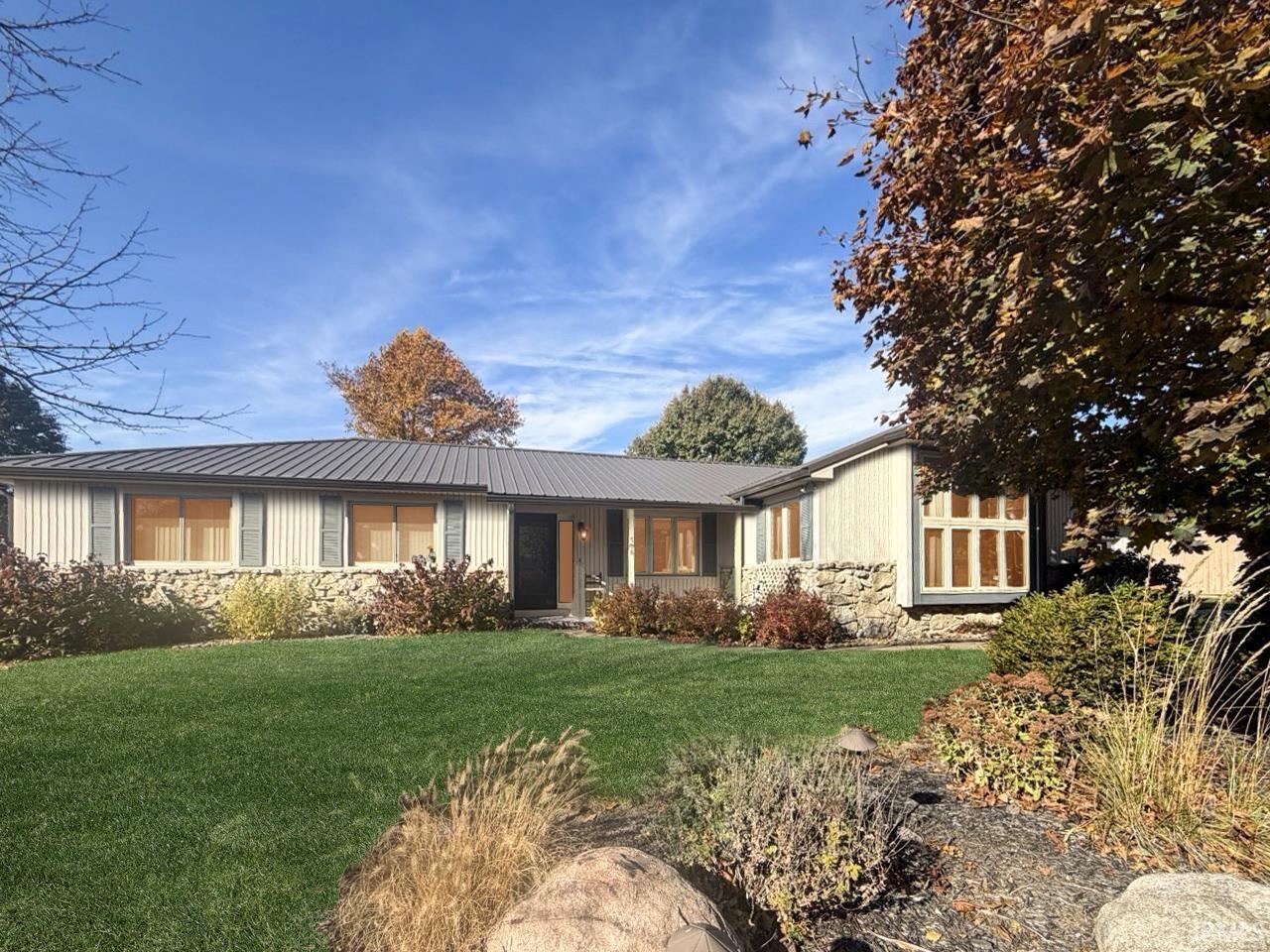 708 Maple Drive Frankfort, IN 46041 - Photo 2 of 33